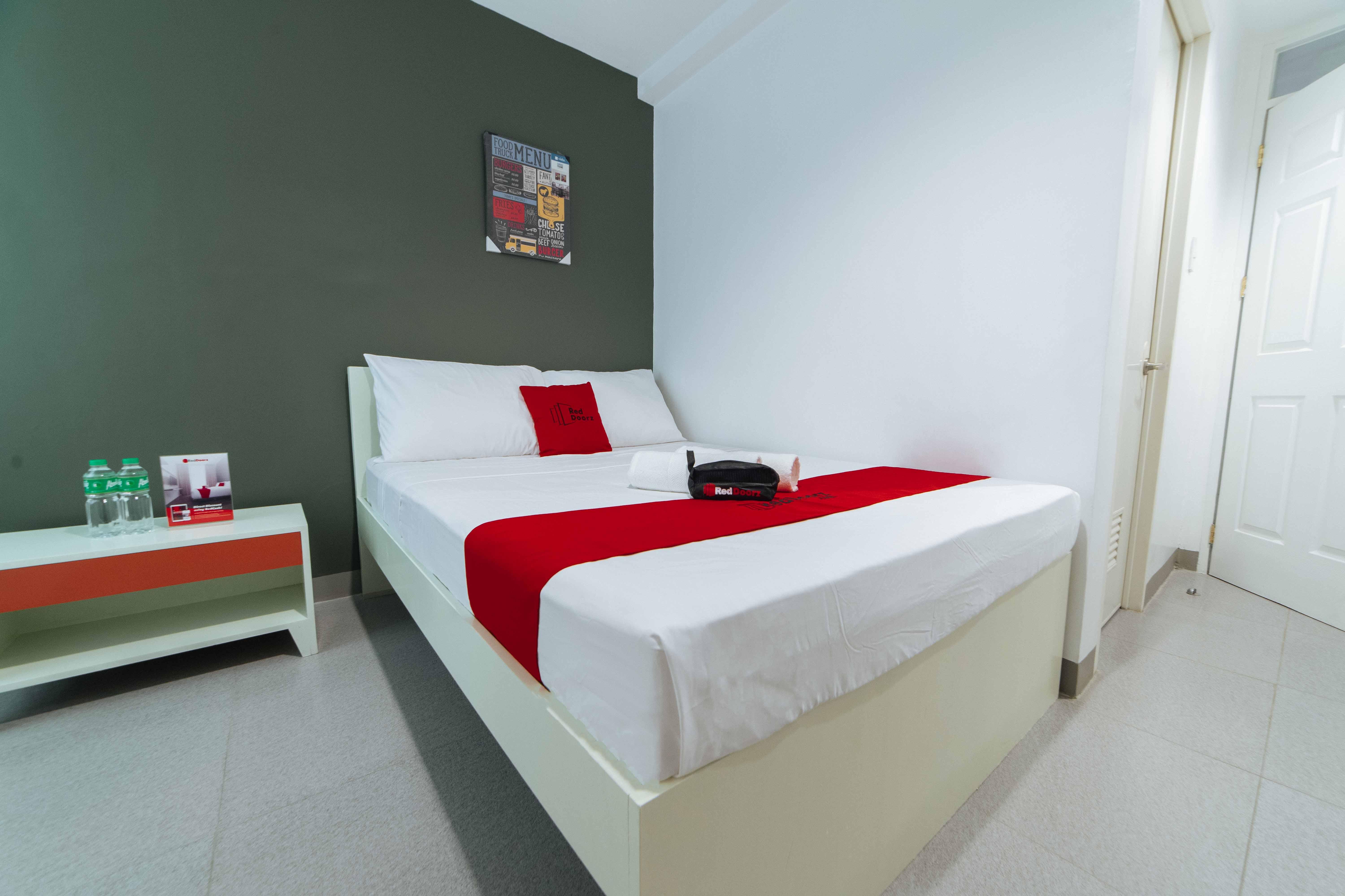 Reddoorz Plus @ Roxas Street Davao City Exterior foto